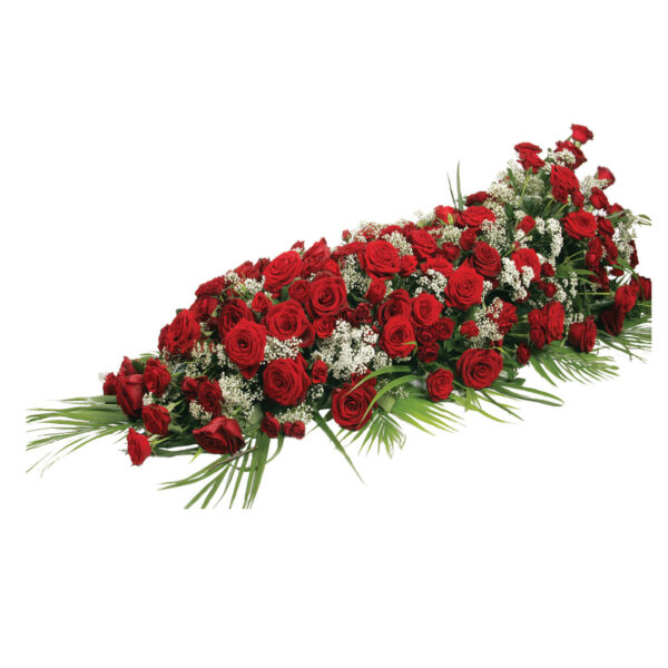 Dessus de cercueil tout en roses rouges